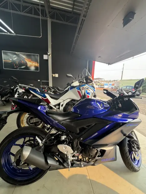 YAMAHA R 320 , Foto 3