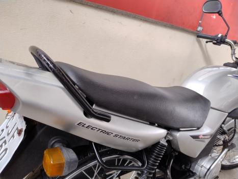 YAMAHA YBR 125 E, Foto 10