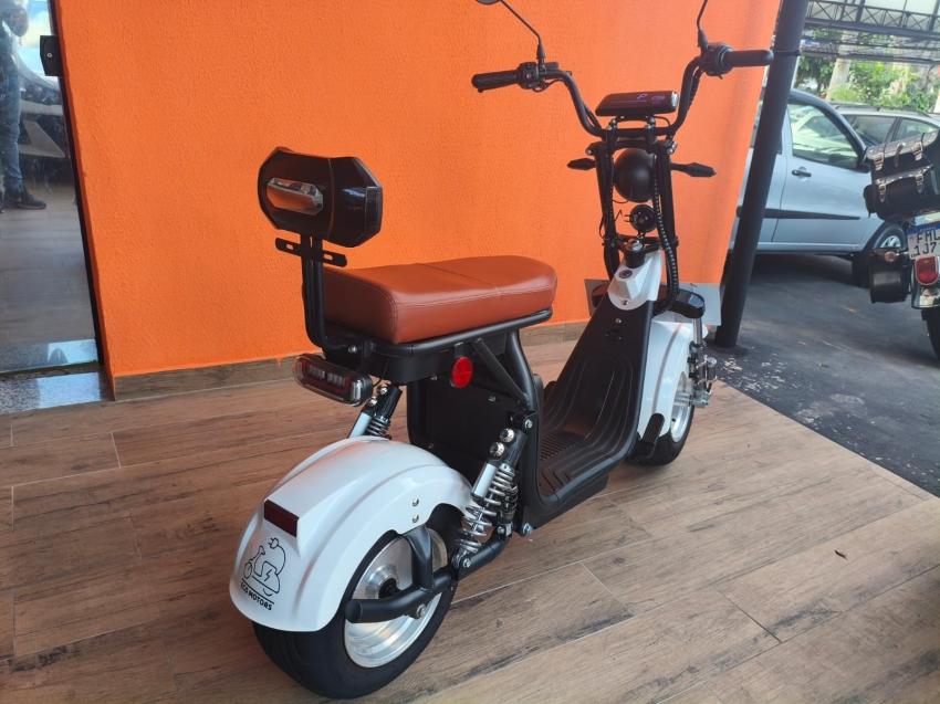 BAJAJ Dominar 160 - Foto