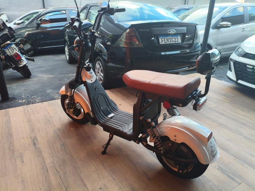 BAJAJ Dominar 160 - Foto