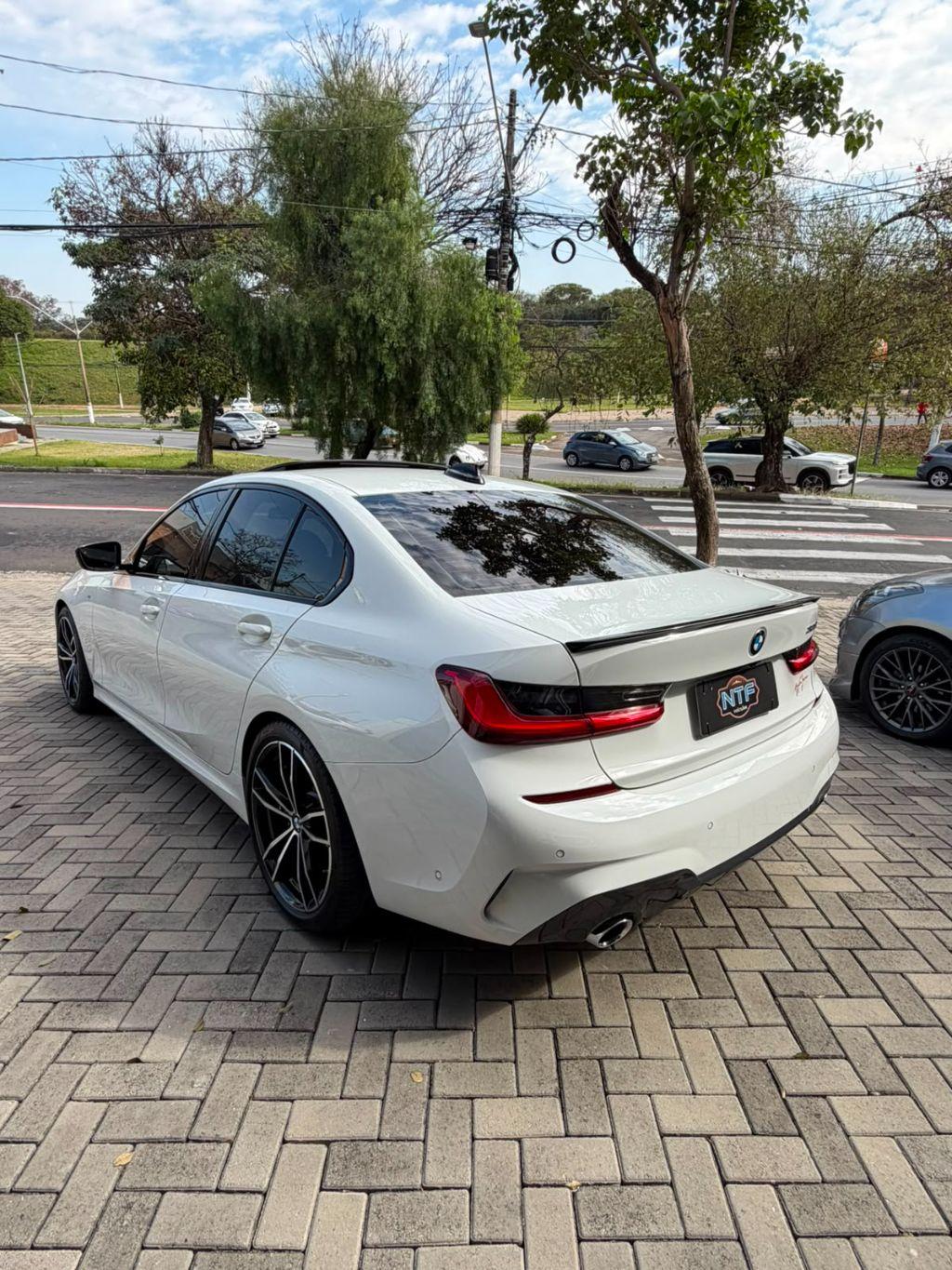 BMW 320I - Foto