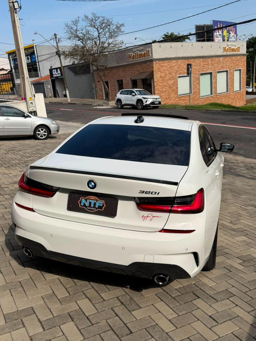 BMW 320I - Foto