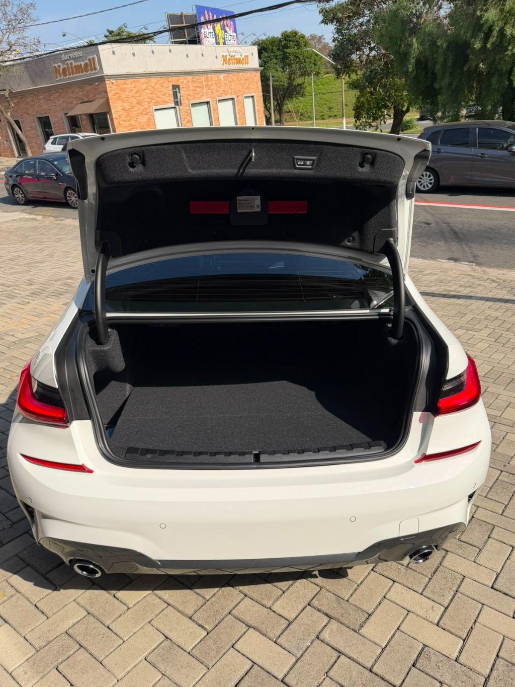 BMW 320I - Foto