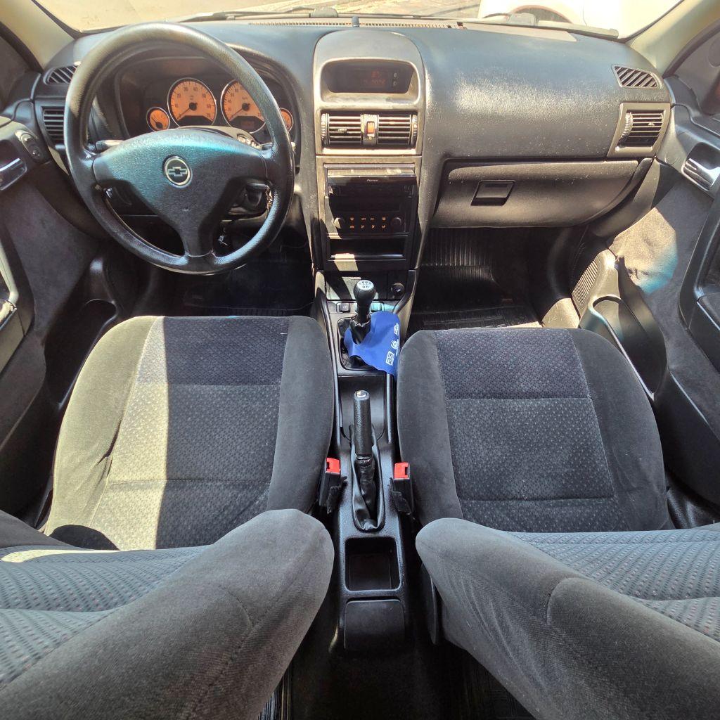CHEVROLET Astra Hatch - Foto