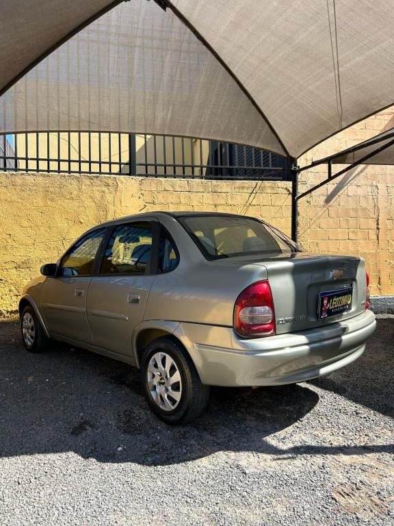 CHEVROLET Classic Sedan - Foto