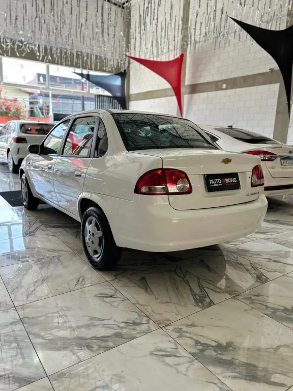 CHEVROLET Classic Sedan - Foto