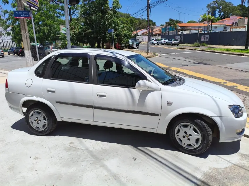 CHEVROLET Classic Sedan - Foto