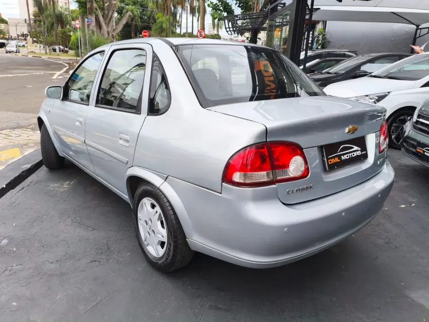 CHEVROLET Classic Sedan - Foto