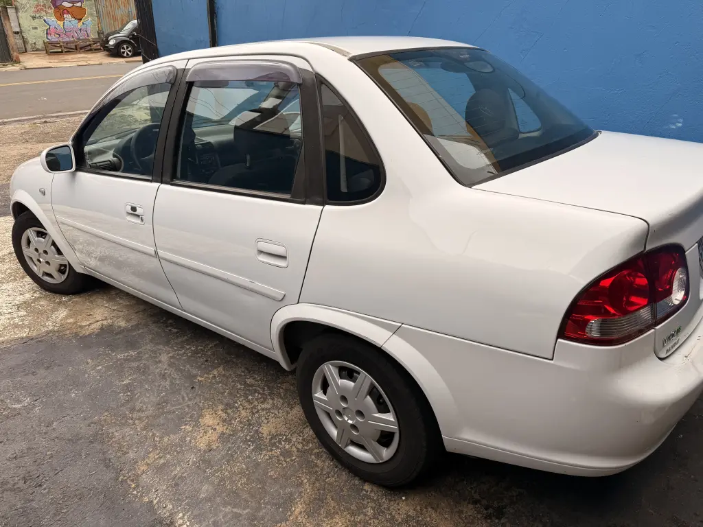 CHEVROLET Classic Sedan - Foto