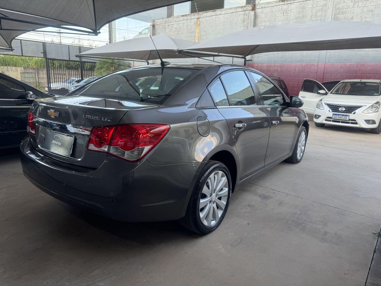 CHEVROLET Cruze Sedan - Foto