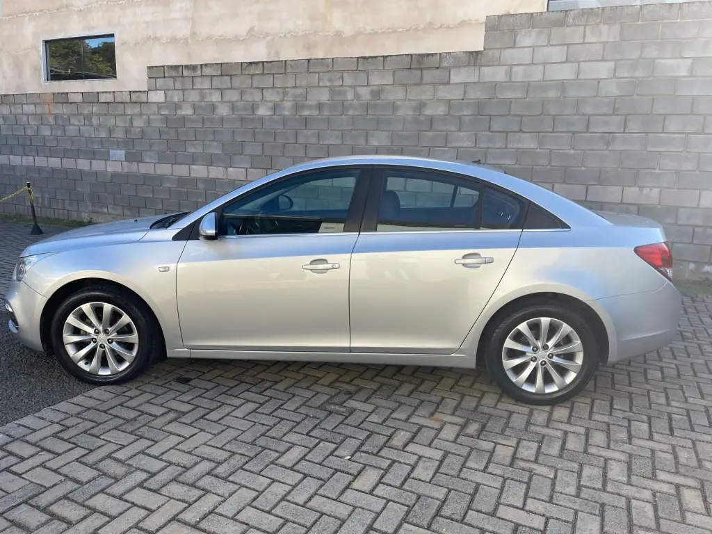 CHEVROLET Cruze Sedan - Foto