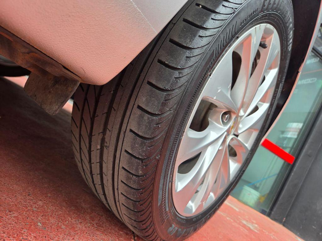 CHEVROLET Cruze Sedan - Foto