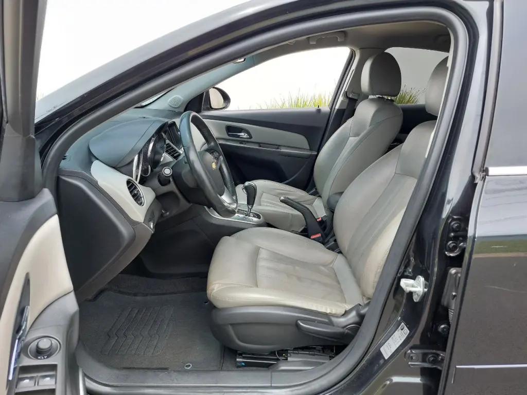 CHEVROLET Cruze Sedan - Foto