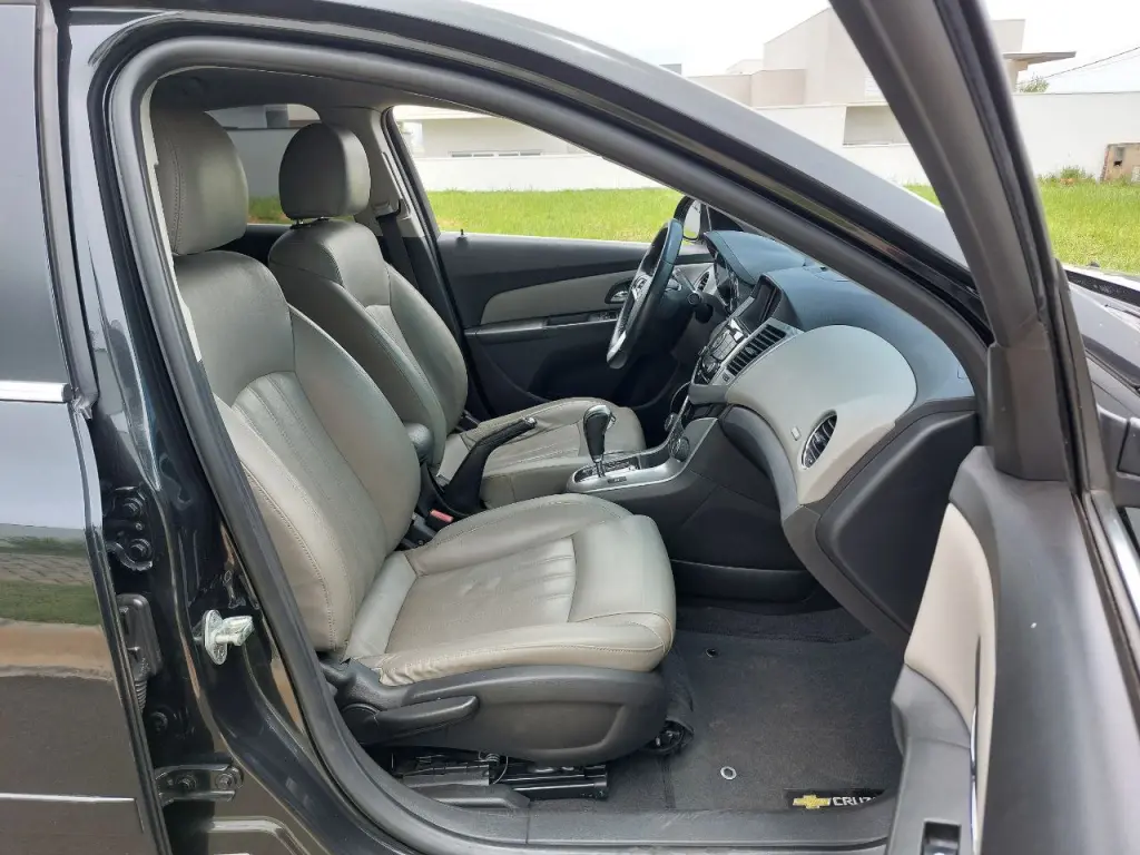 CHEVROLET Cruze Sedan - Foto