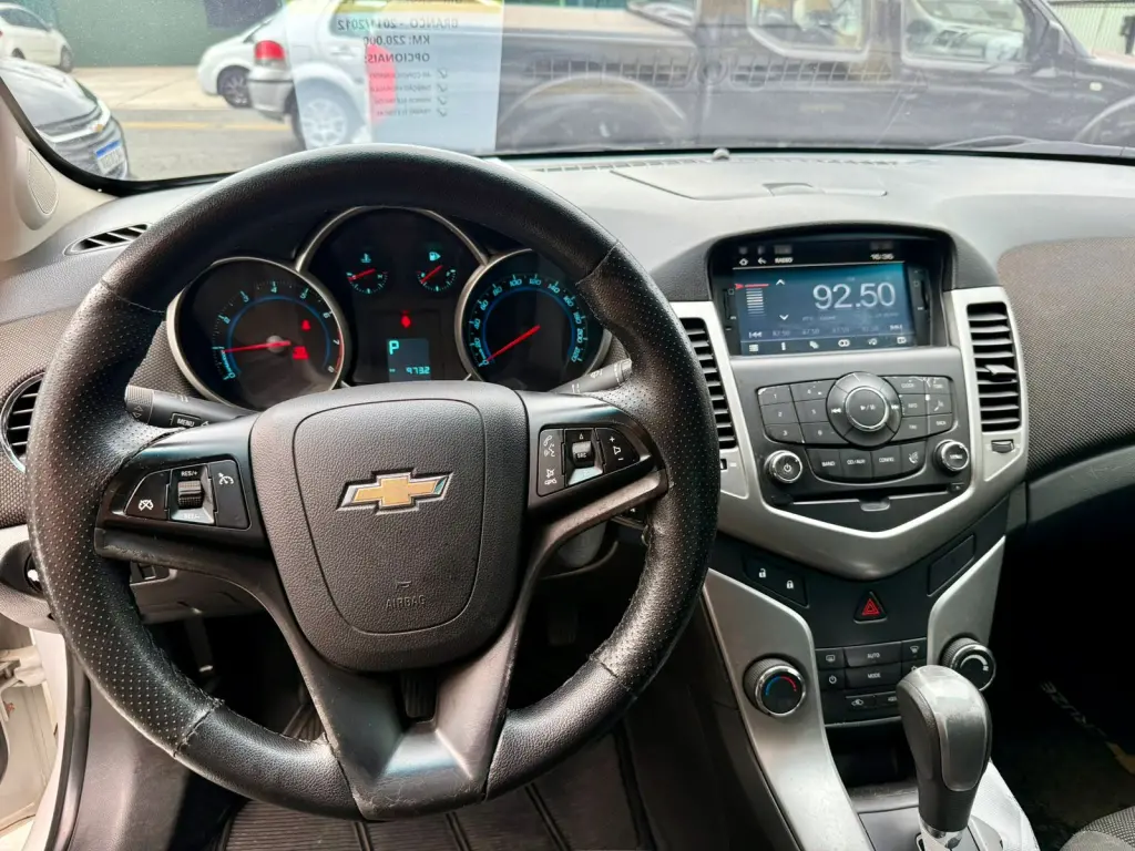 CHEVROLET Cruze Sedan - Foto