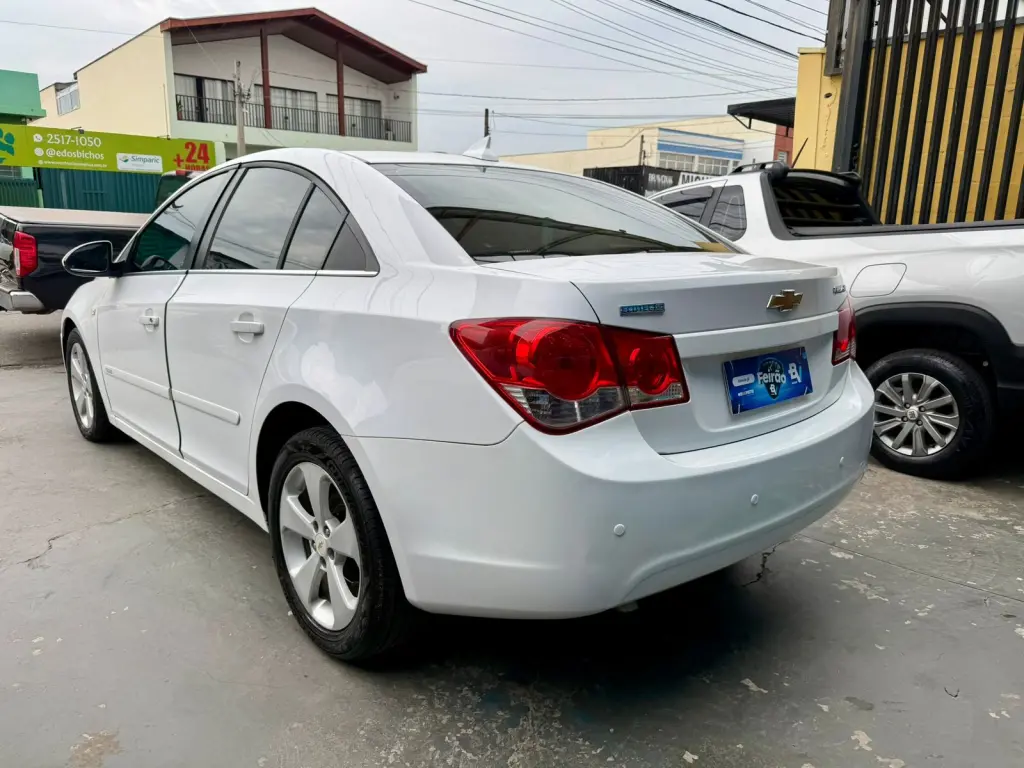 CHEVROLET Cruze Sedan - Foto