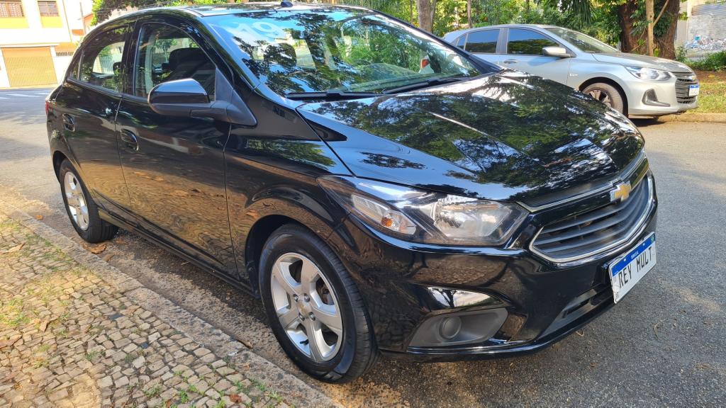 CHEVROLET Onix Hatch - Foto