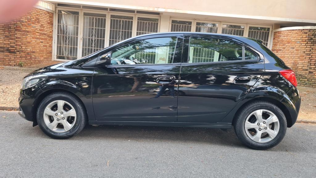 CHEVROLET Onix Hatch - Foto