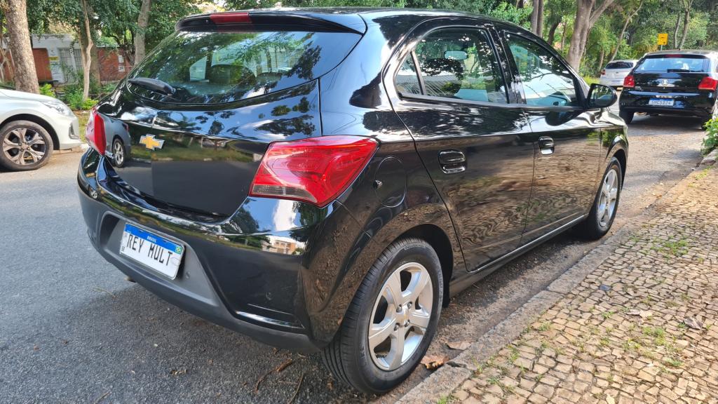 CHEVROLET Onix Hatch - Foto