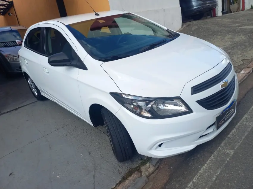 CHEVROLET Onix Hatch - Foto