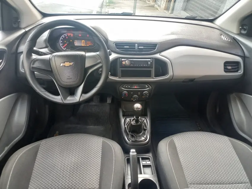 CHEVROLET Onix Hatch - Foto