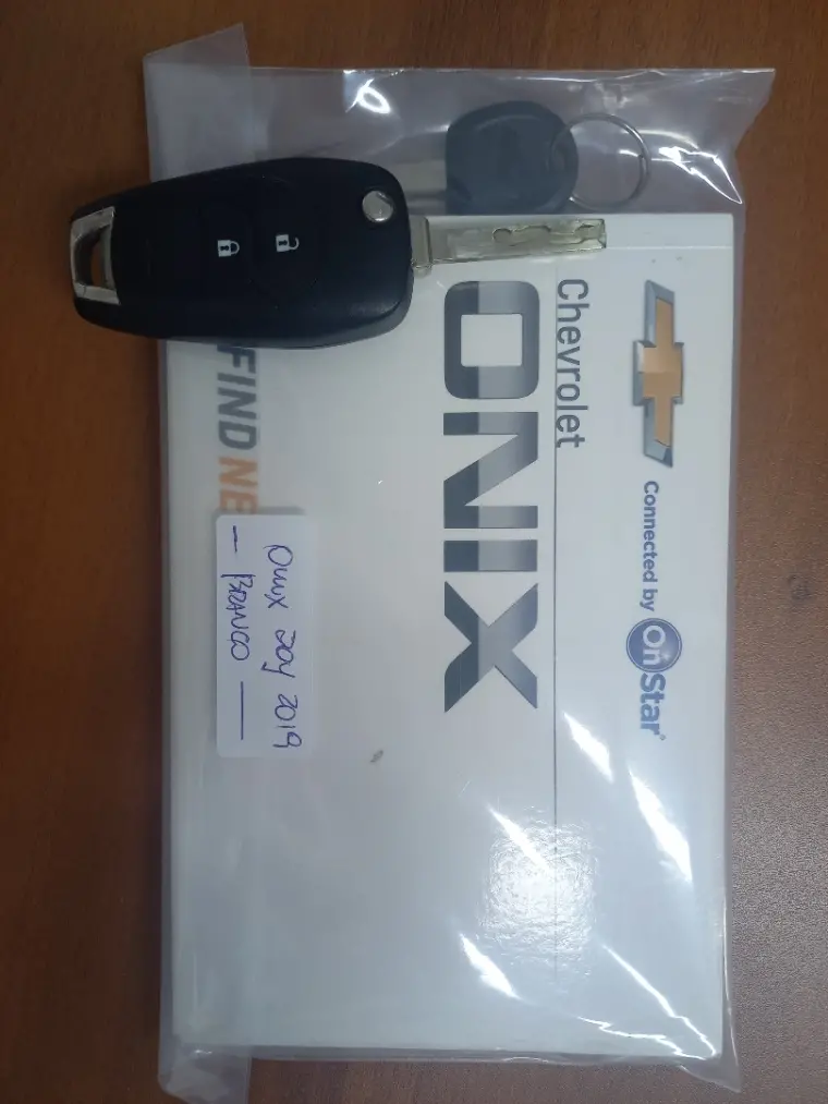 CHEVROLET Onix Hatch - Foto