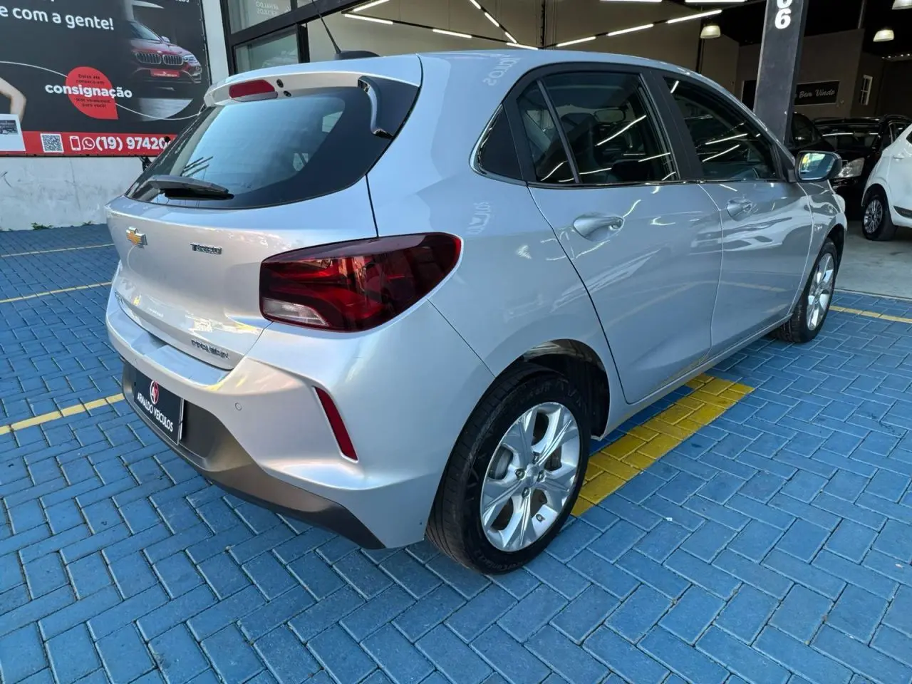 CHEVROLET Onix Hatch - Foto