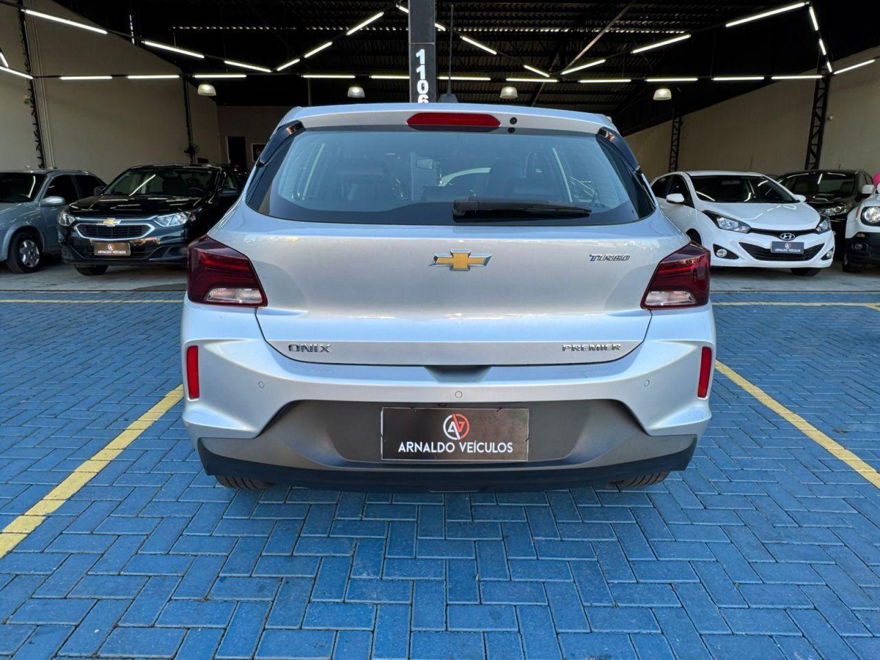 CHEVROLET Onix Hatch - Foto