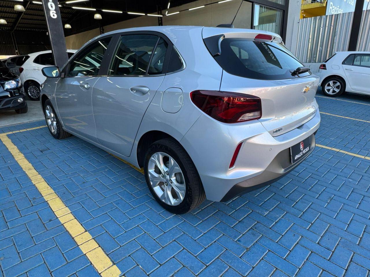 CHEVROLET Onix Hatch - Foto