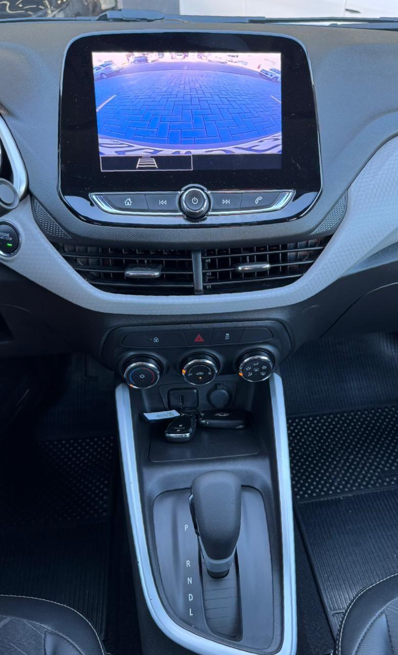 CHEVROLET Onix Hatch - Foto