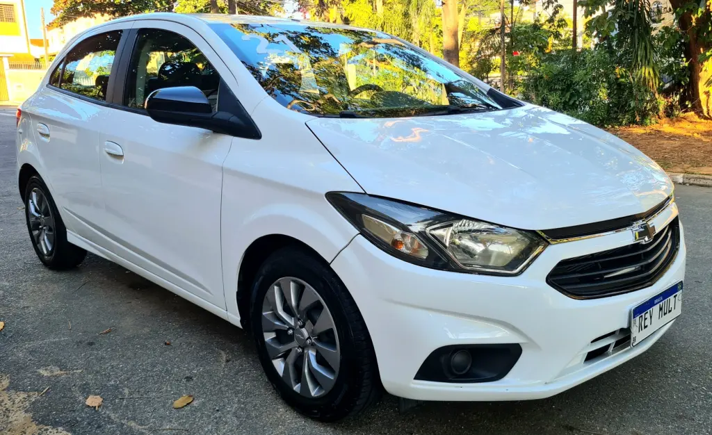 CHEVROLET Onix Hatch - Foto