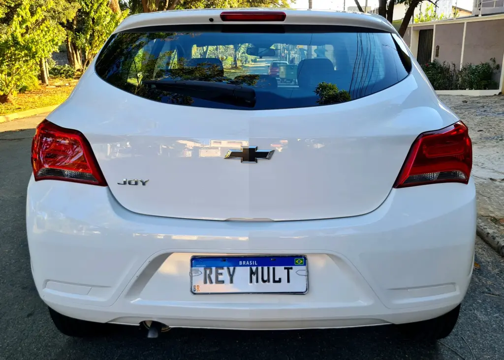 CHEVROLET Onix Hatch - Foto