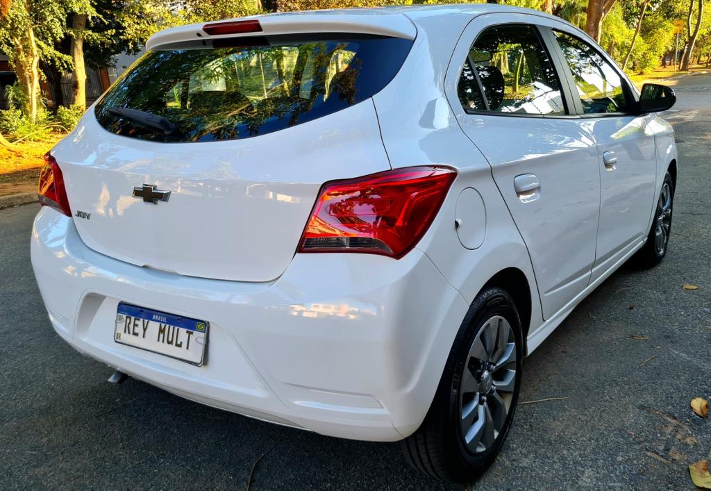 CHEVROLET Onix Hatch - Foto