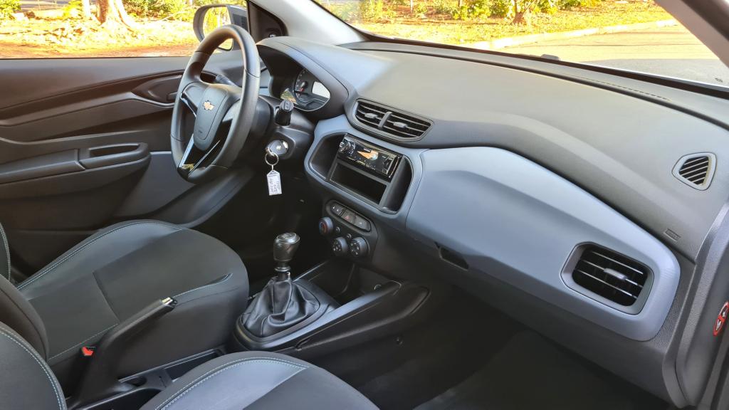 CHEVROLET Onix Hatch - Foto