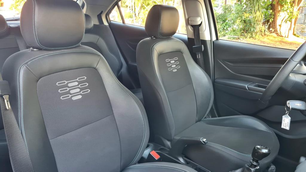 CHEVROLET Onix Hatch - Foto