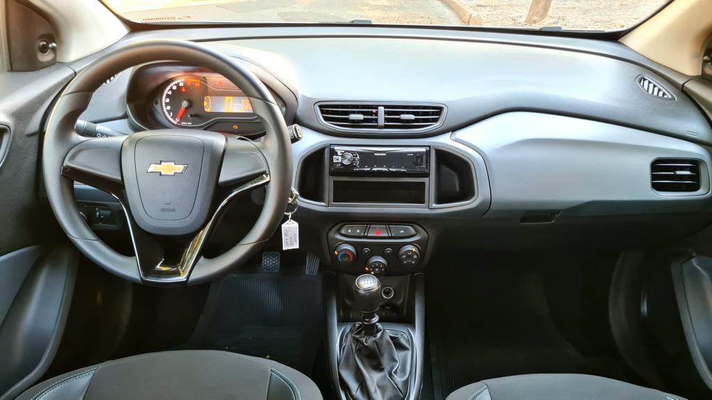 CHEVROLET Onix Hatch - Foto