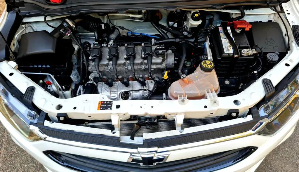 CHEVROLET Onix Hatch - Foto