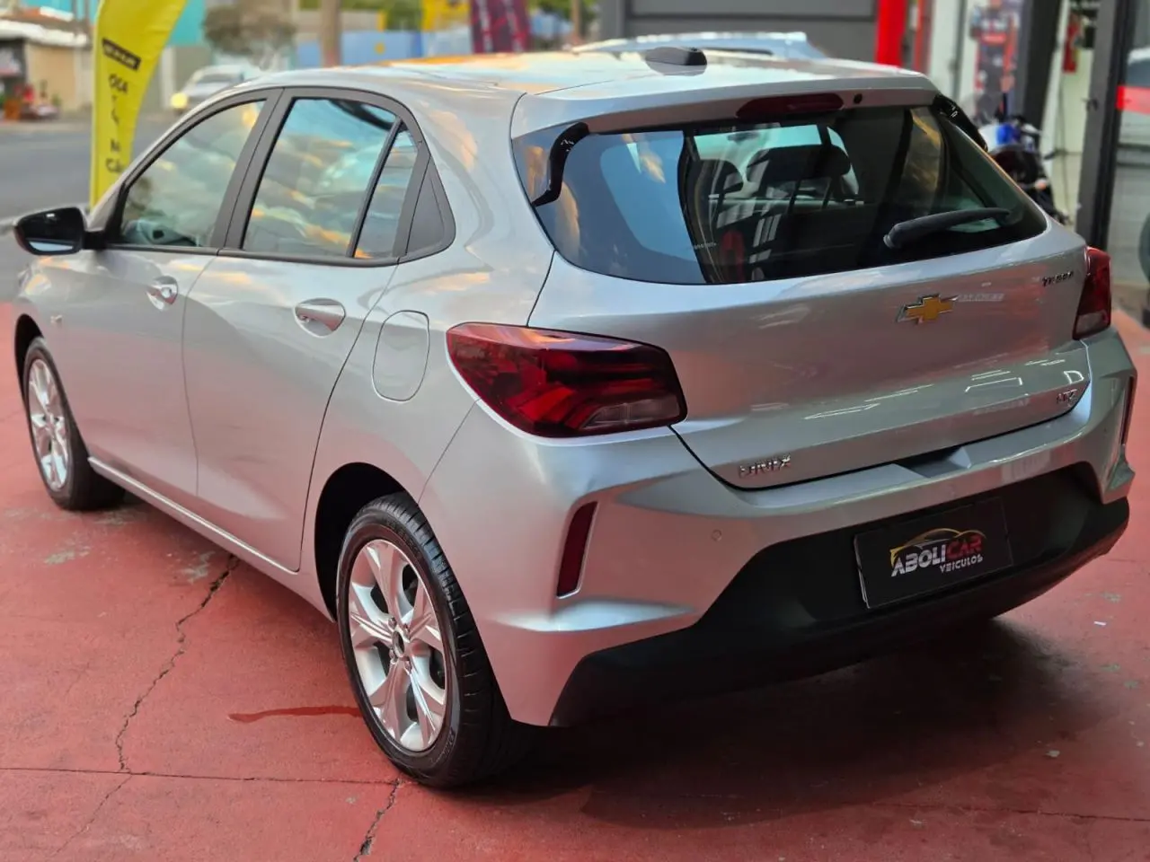 CHEVROLET Onix Hatch - Foto