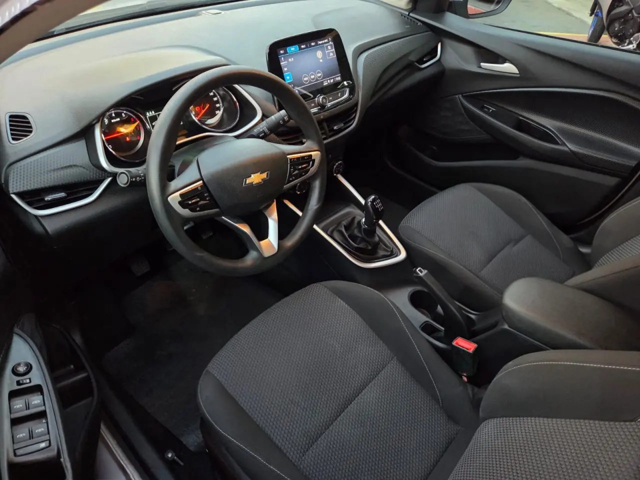 CHEVROLET Onix Hatch - Foto