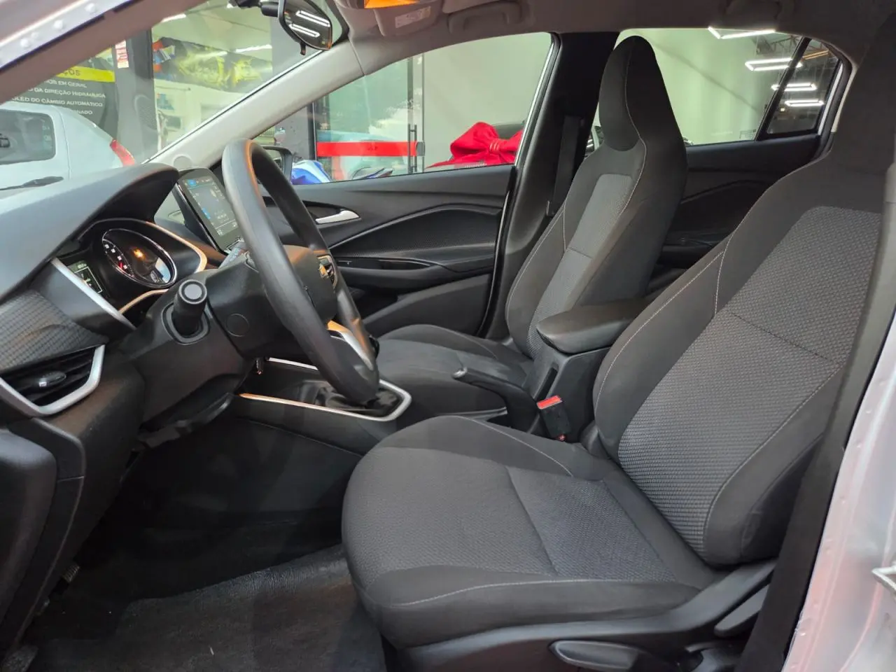 CHEVROLET Onix Hatch - Foto