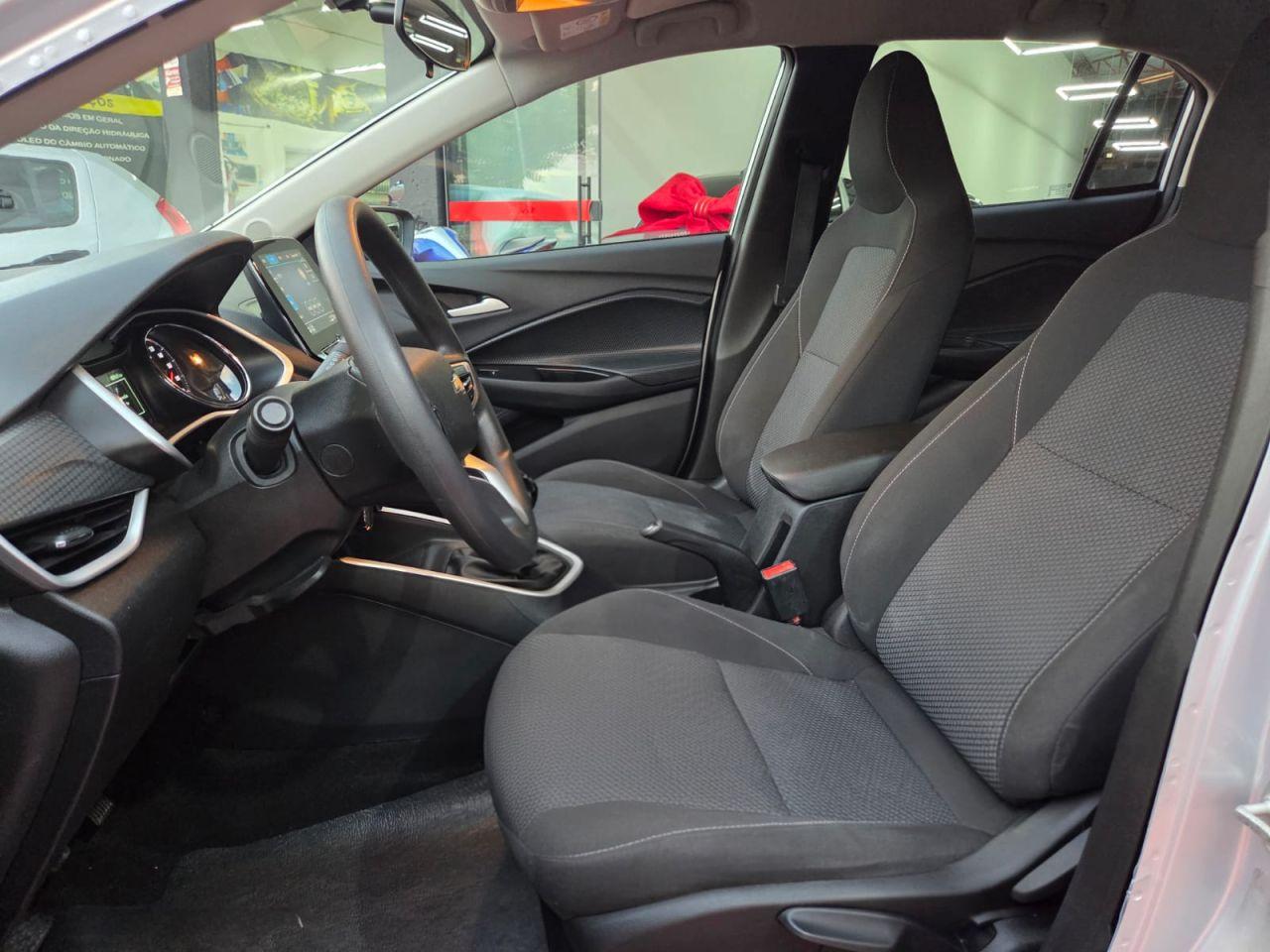 CHEVROLET Onix Hatch - Foto