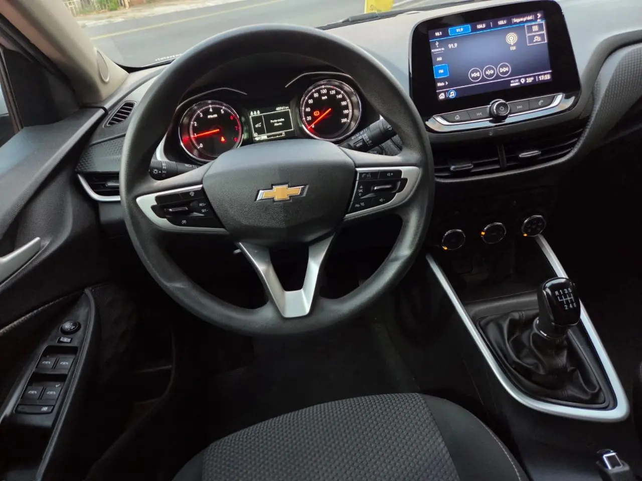 CHEVROLET Onix Hatch - Foto