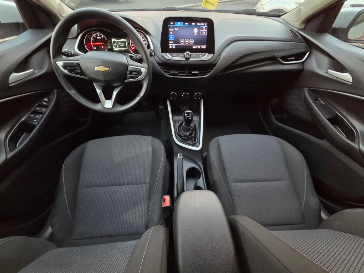 CHEVROLET Onix Hatch - Foto