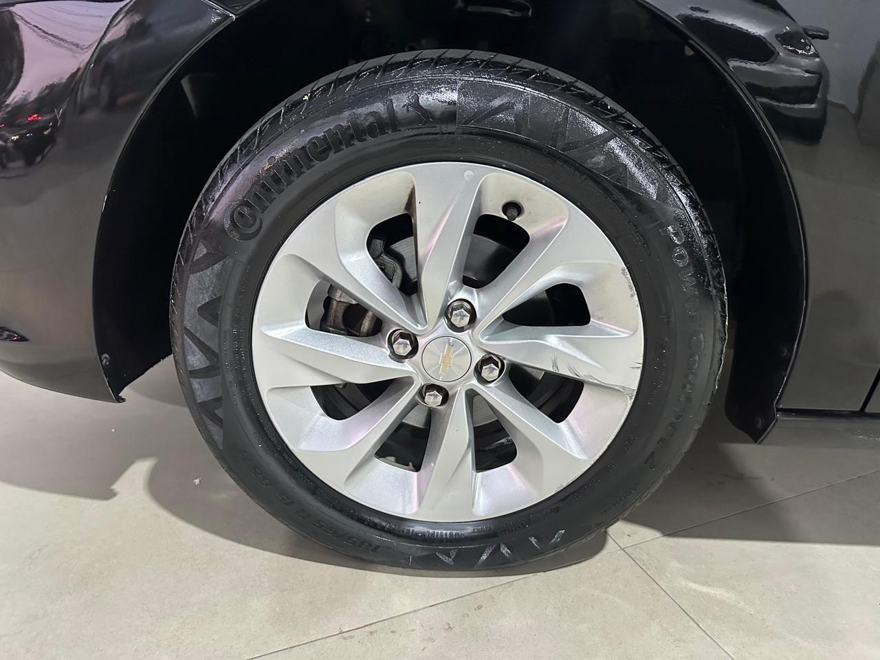 CHEVROLET Onix Hatch - Foto