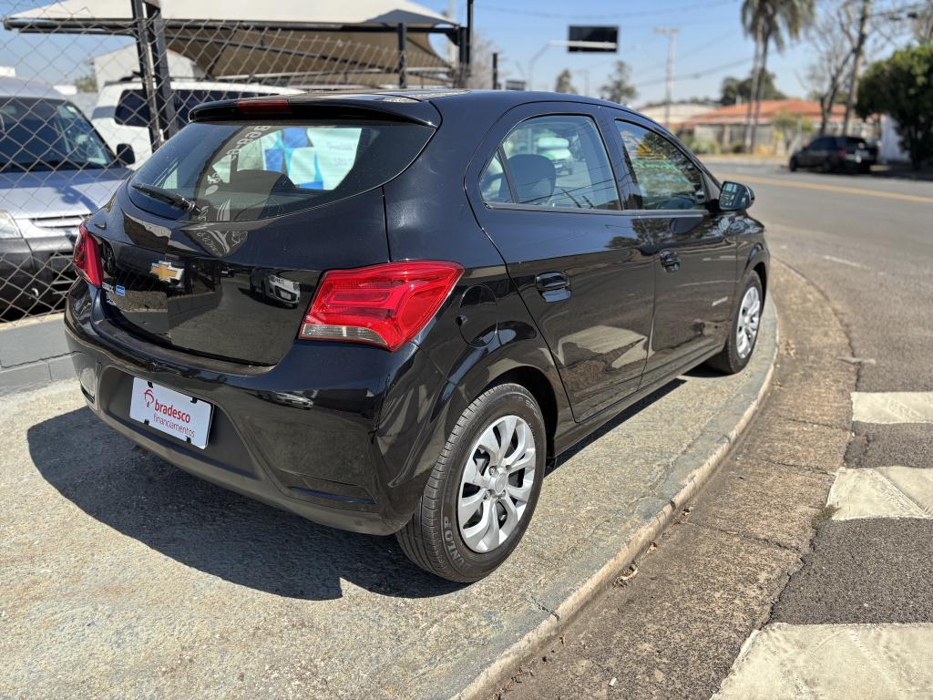 CHEVROLET Onix Hatch - Foto