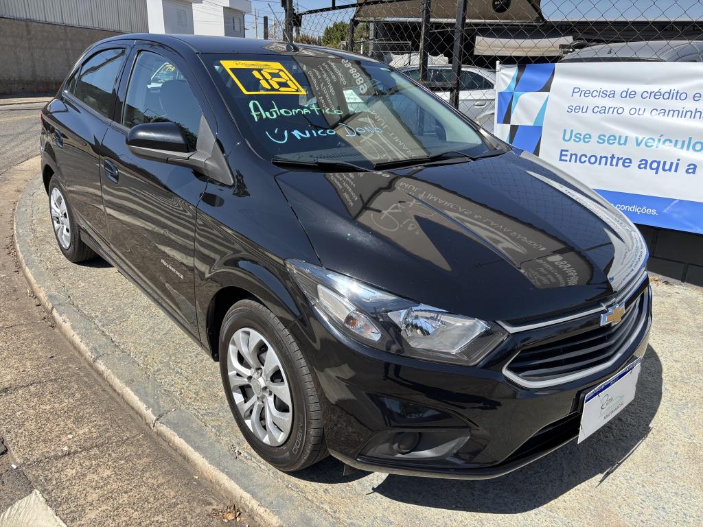 CHEVROLET Onix Hatch - Foto