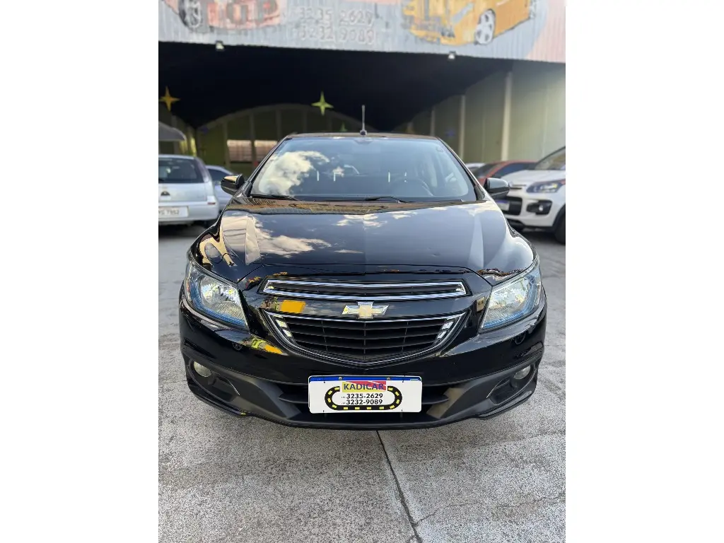 CHEVROLET Onix Hatch - Foto