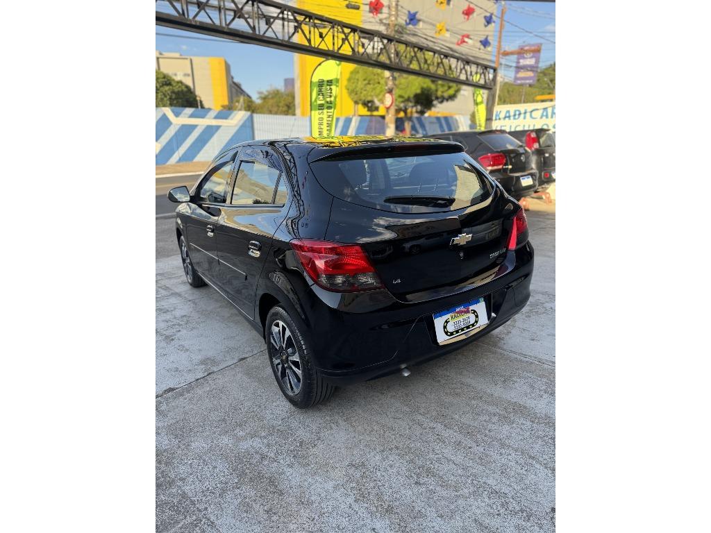 CHEVROLET Onix Hatch - Foto