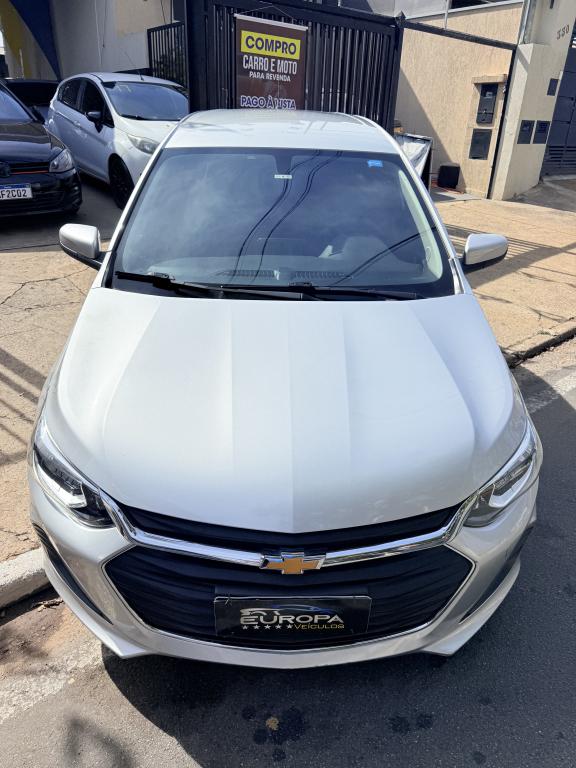 CHEVROLET Onix Hatch - Foto