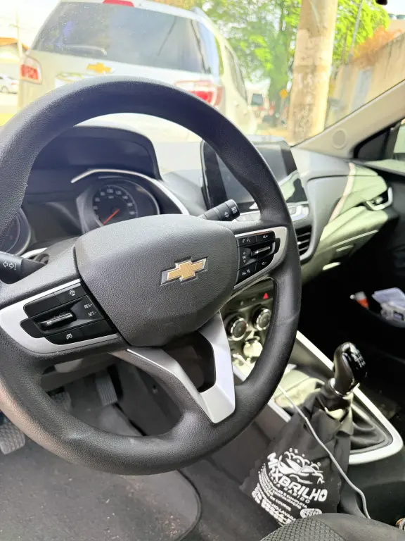 CHEVROLET Onix Hatch - Foto